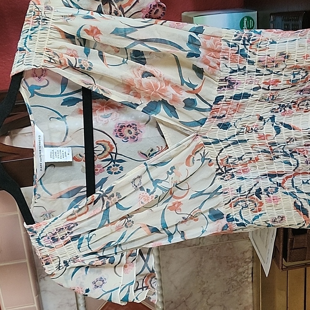 Diane von Furstenberg Silk Lycra Blouse with Silk Cami Peach Floral Pattern sz 8